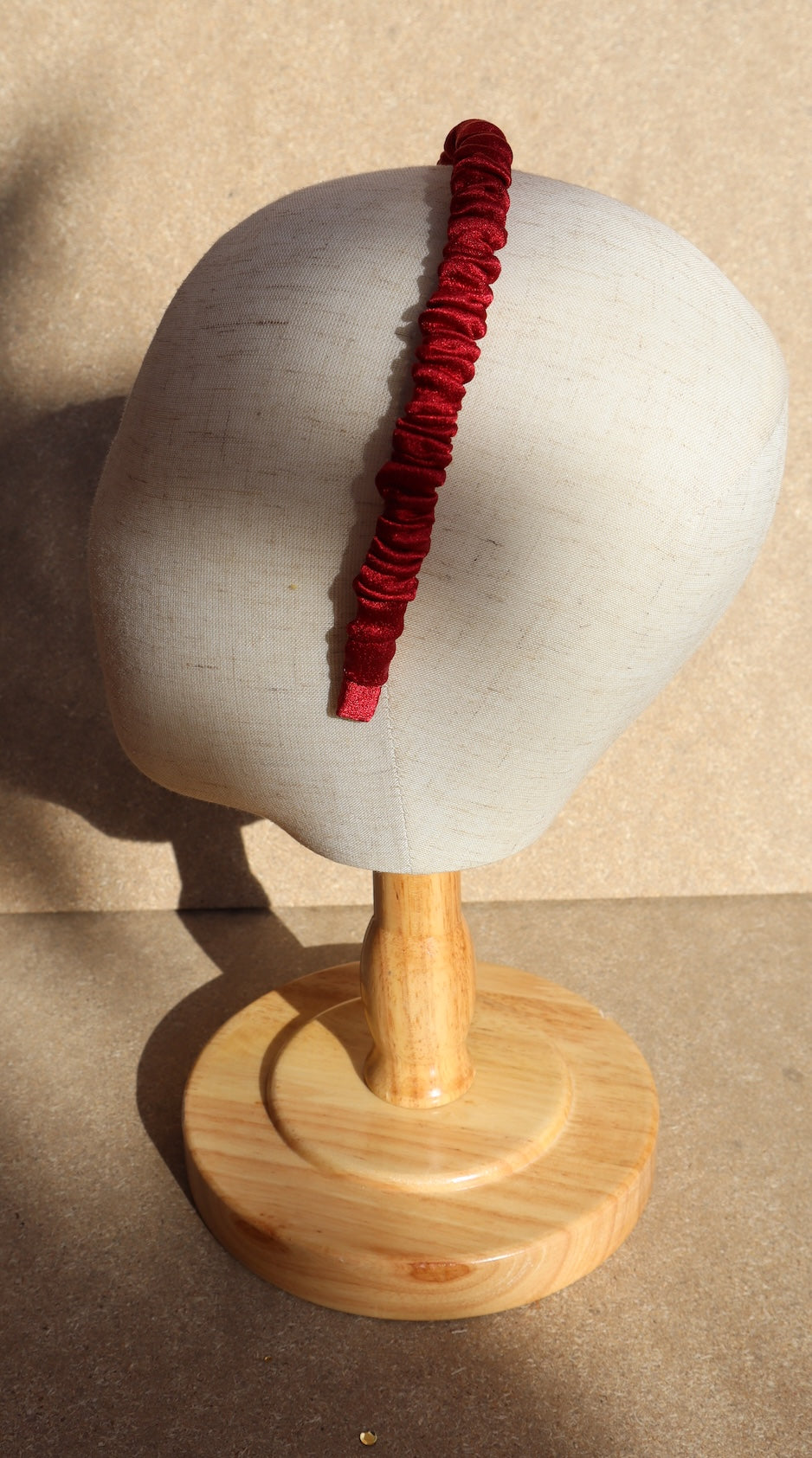 Cerchietto rosso – Drappeggio sottile
