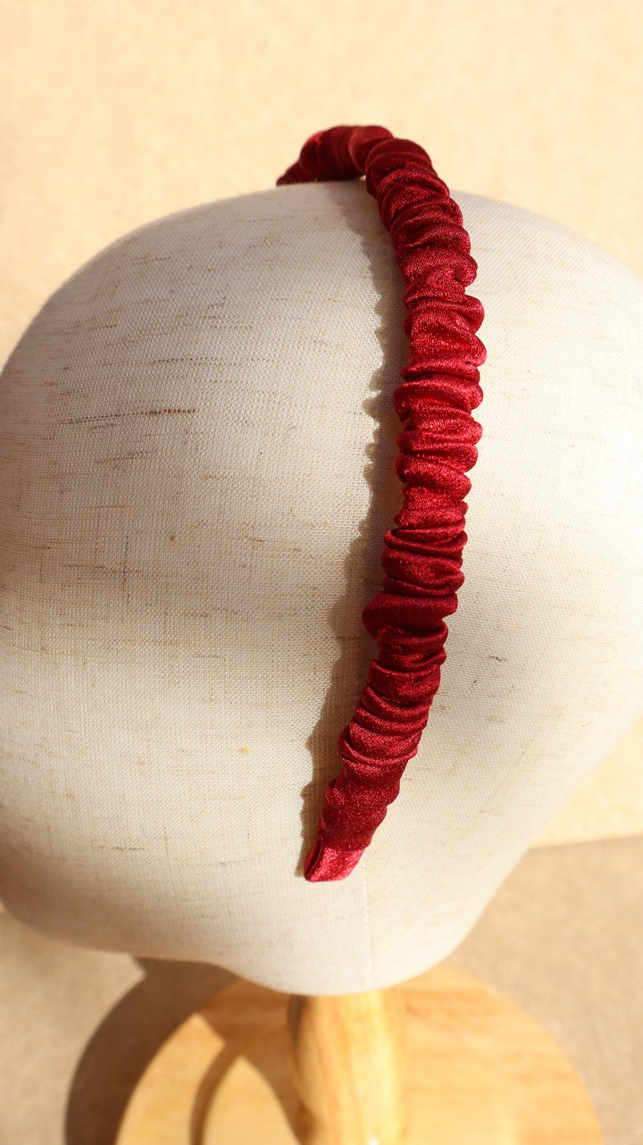 Cerchietto rosso – Drappeggio sottile