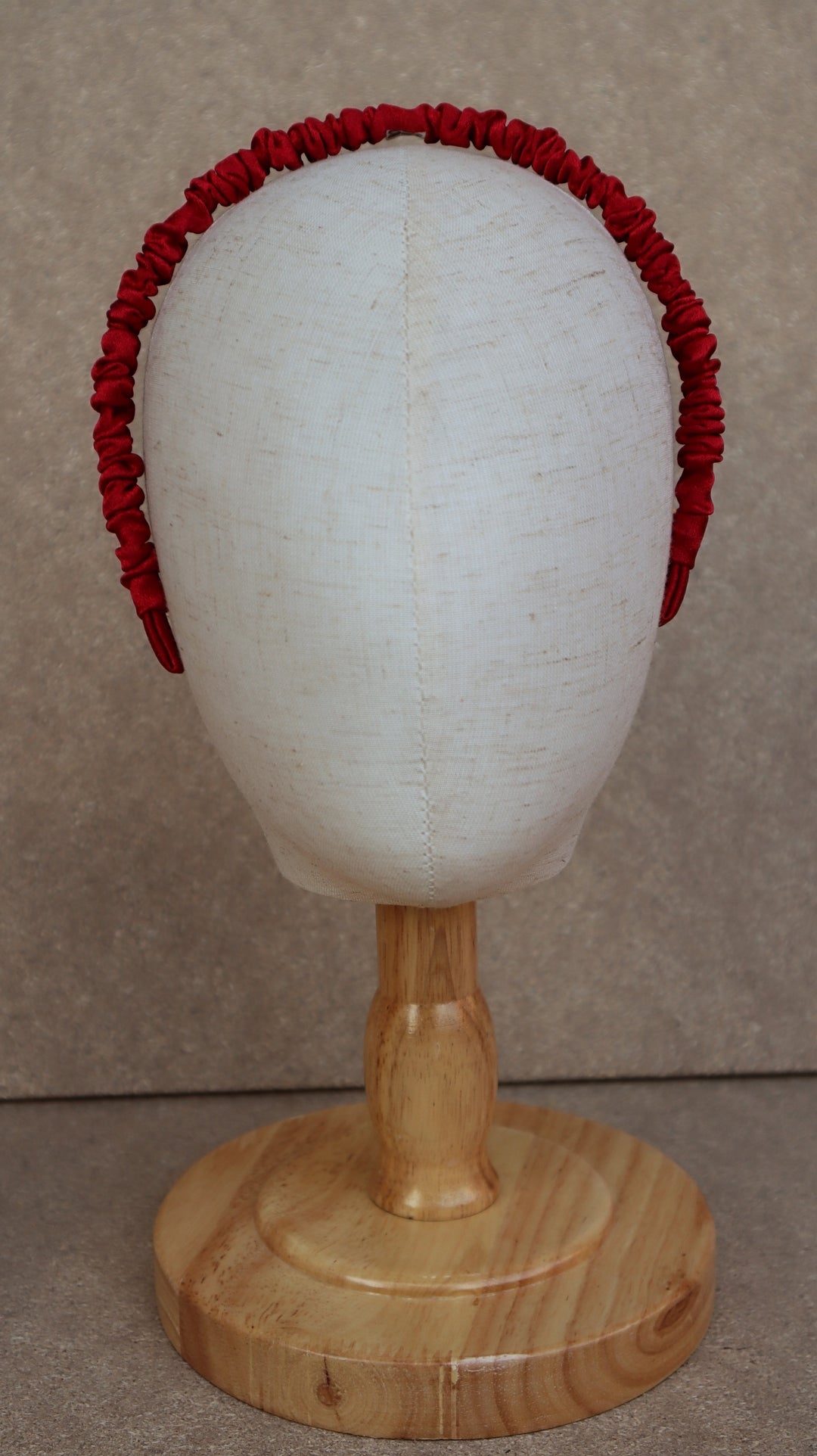 Cerchietto rosso – Drappeggio sottile